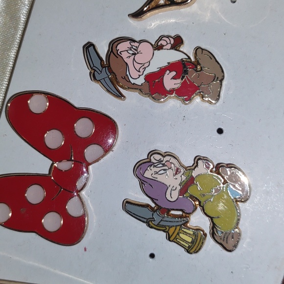 Authentic antique Disney pins snow-white and the seven dwarfs - Picture 3 of 4